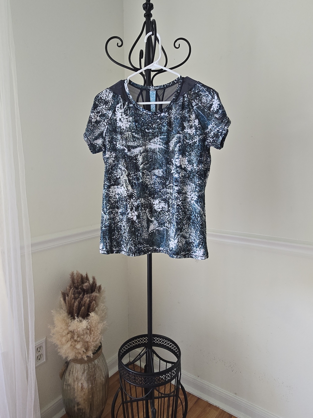 lululemon athletica Black & White Floral Mesh-Yoke Tee - Picture 3 of 7